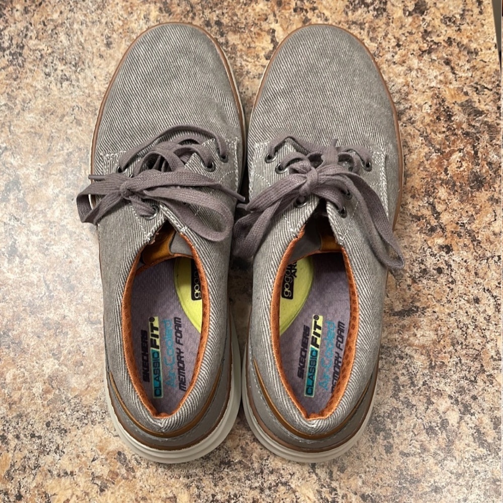 Skechers